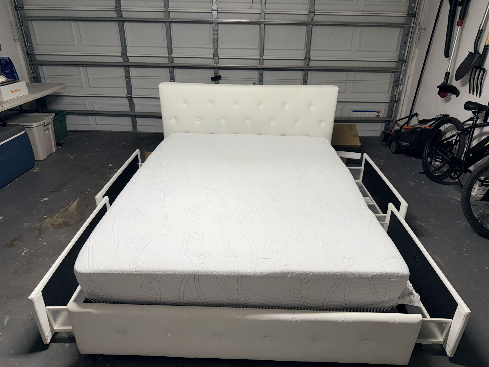 Queens Mattress With Frame 