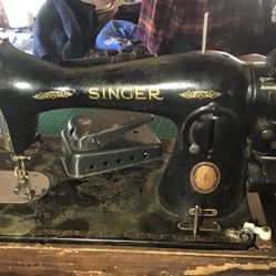 Singer Sewing Machine 15