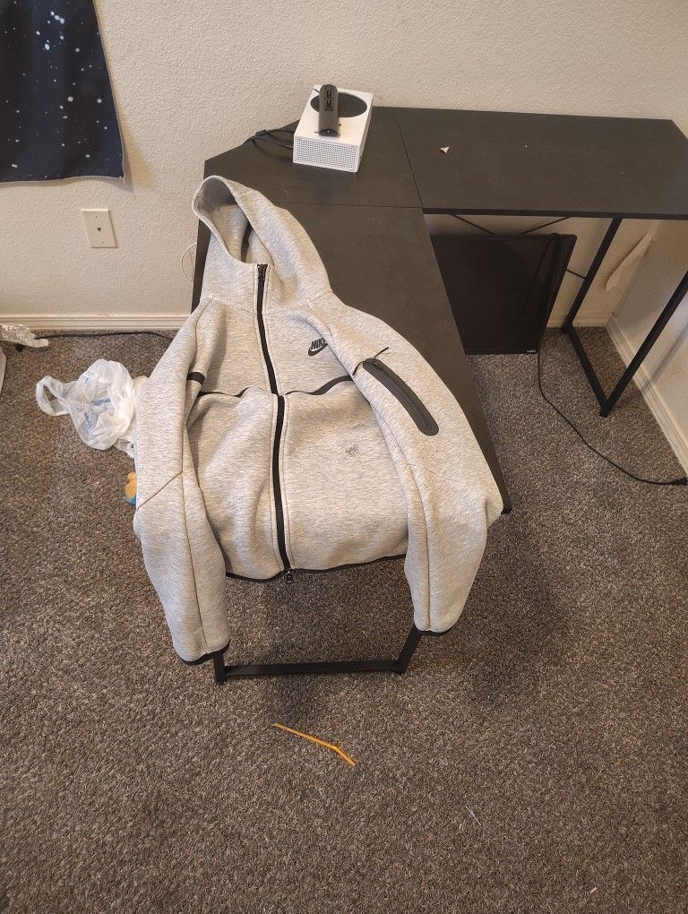 Fairly Used Nike Tech