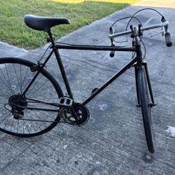 Vintage 1984 Spalding Black 12 Speed Road Bike w/28” Tires 