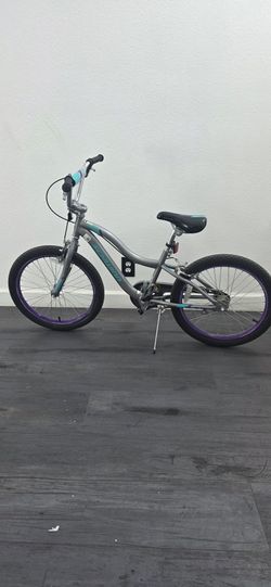 Schwinn Astrid 20” Girls Bike – Excellent Condition – Ready to Ride