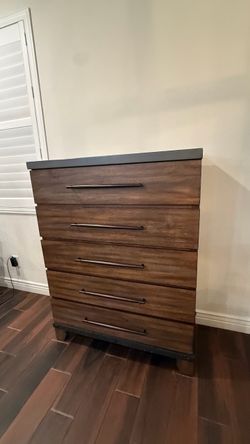 5-Drawer Dresser / Chest with Metal Details – Like New