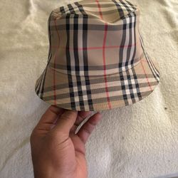 Burberry  Lg Bucket Hat Authentic 