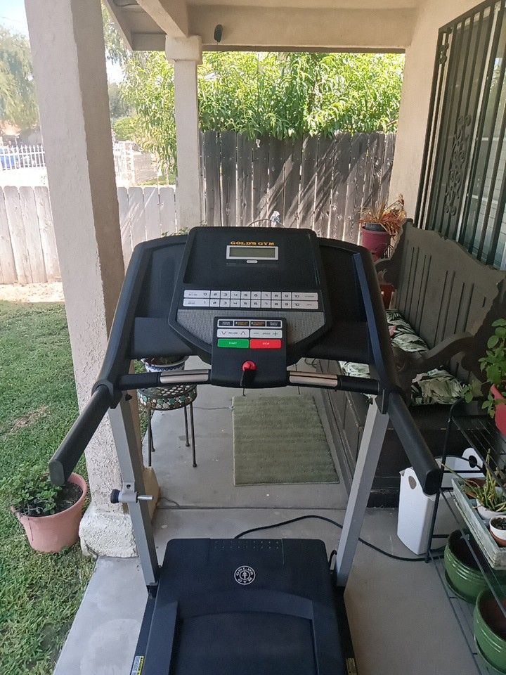 GOLDS GYM Foldable Treadmill 430