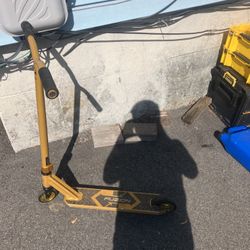 Color Gold And Black