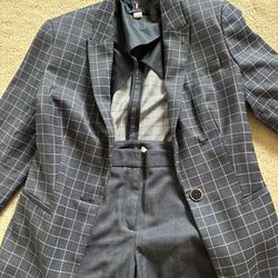 Tommy Hilfiger Women’s Two Piece Business Suit Blue And Plaid Size 4