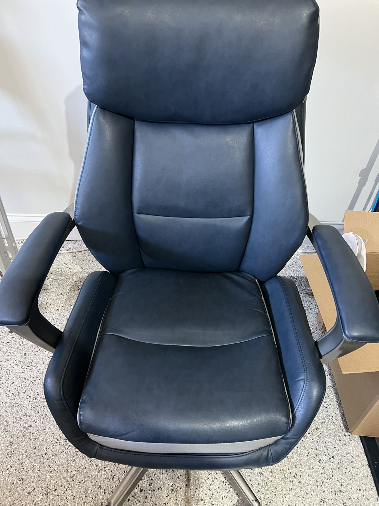 La-Z-Boy Alton Leather Executive Chair