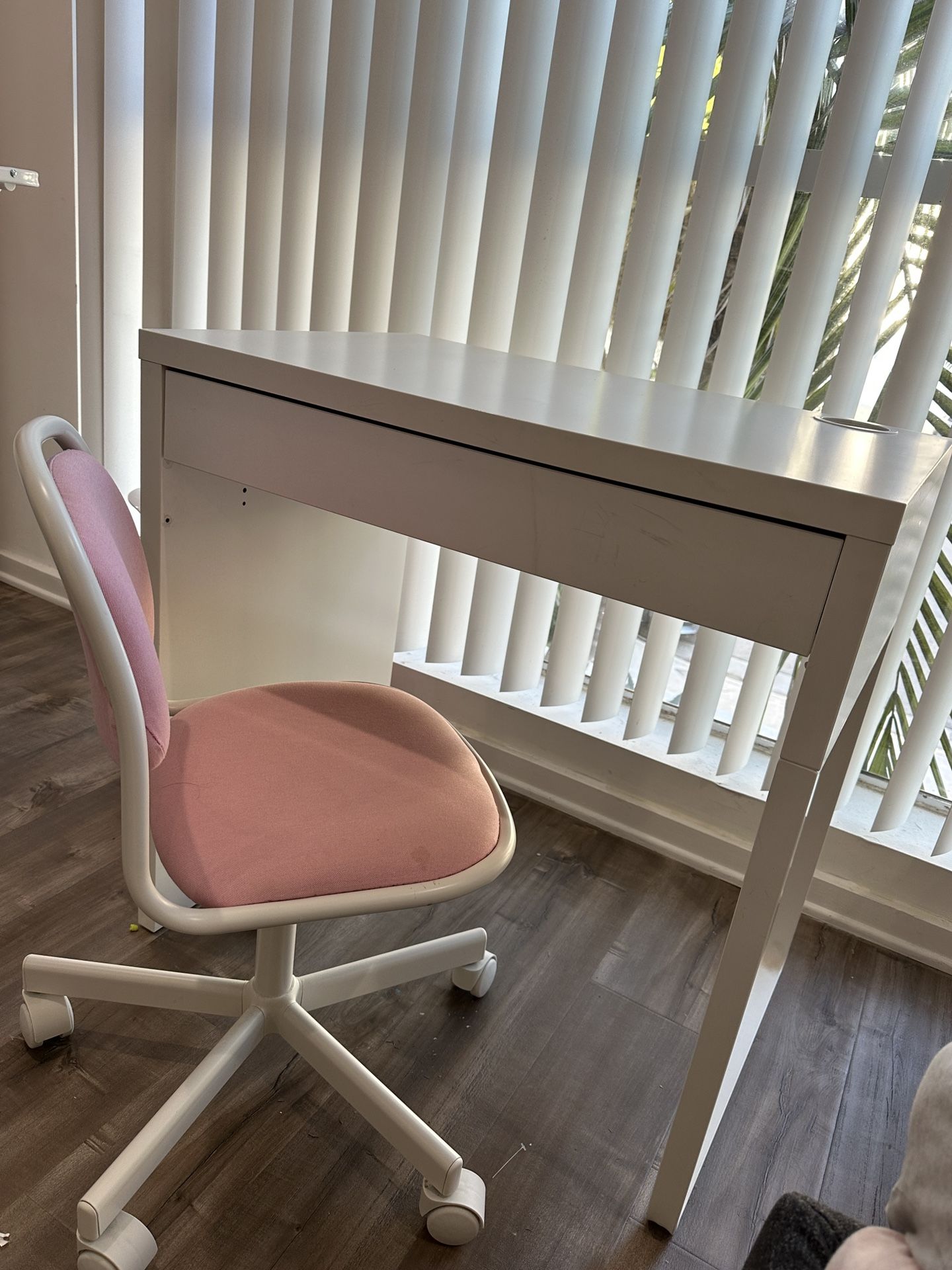 Childs chair,pink