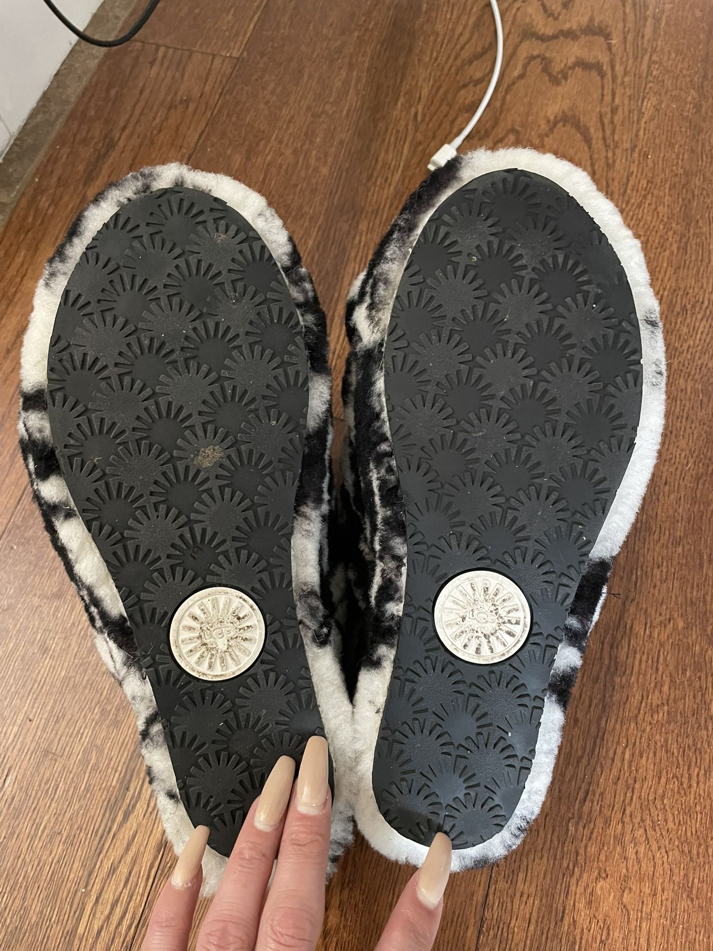 Ugg Fluffy Sandals
