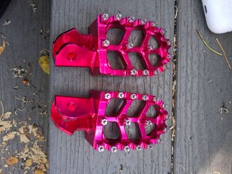 Pegs