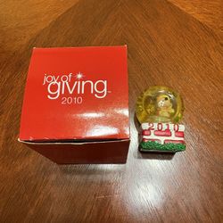 2010  Disney Collectible Snowgloble