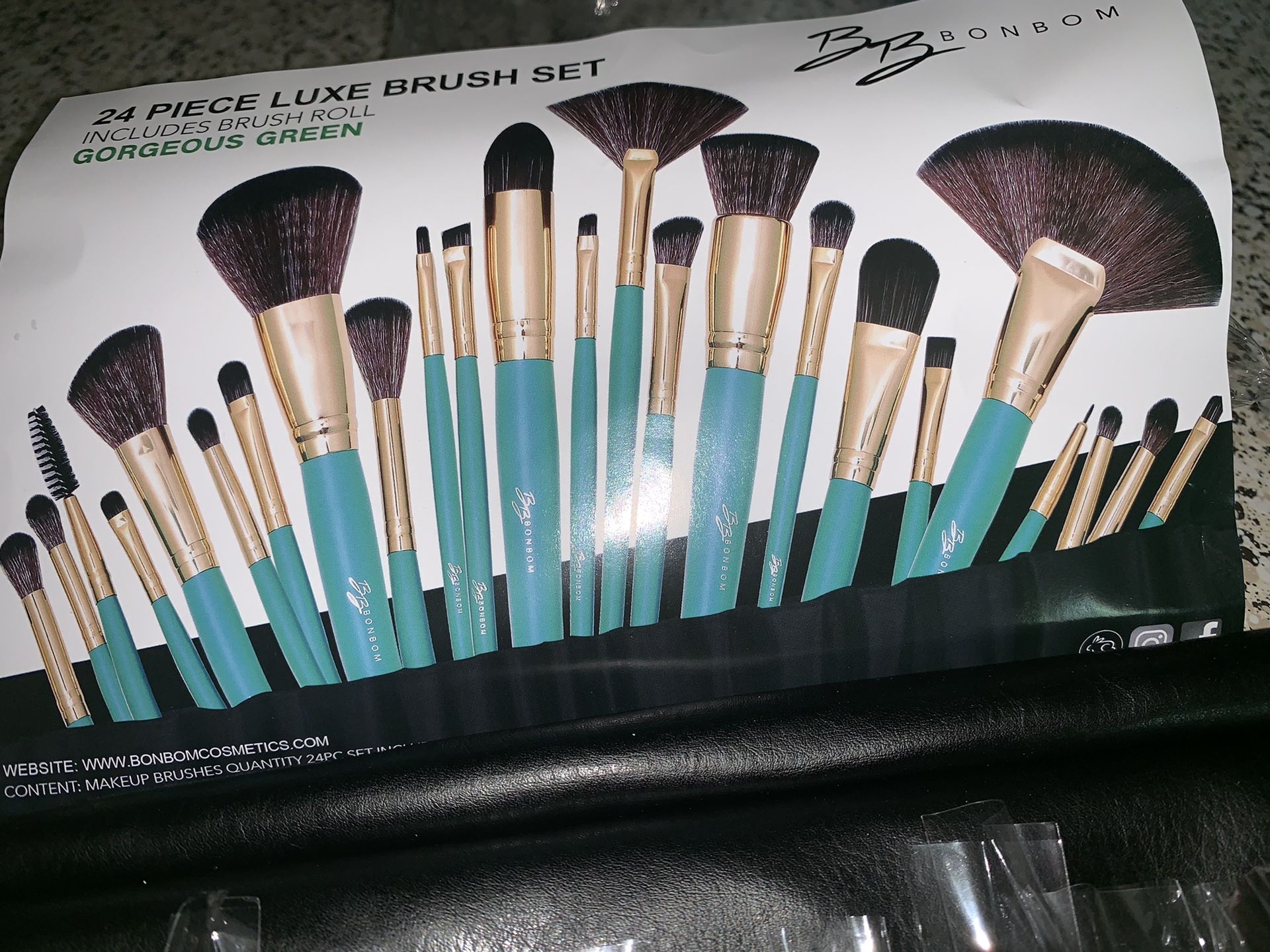 24 pc luxe professional brushes