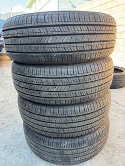225/60r16 Kuhmo tires en excelentes condiciones de vida las 4