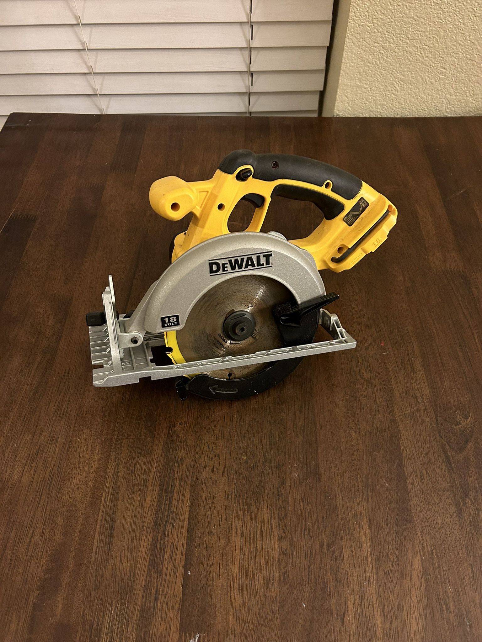 Dewalt DC390 18V Circular Saw 6 1/2”
