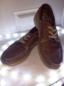 Brown Leather Lace-Up Boat Shoes
