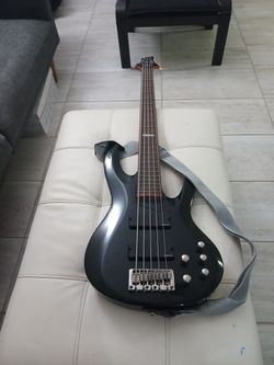 ESP LTD B-205 BASS Guitar, 5 Strings EMG-HZ Pickups, excellent condition, as new