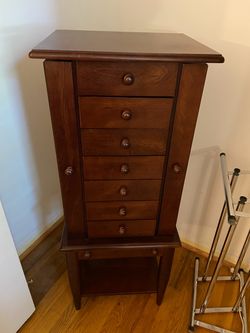 Jewelry cabinet