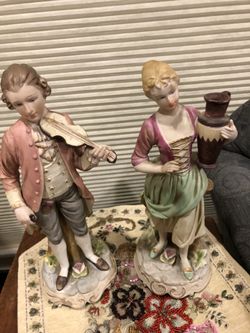 2 status boy & girl Middle Ages very good condition