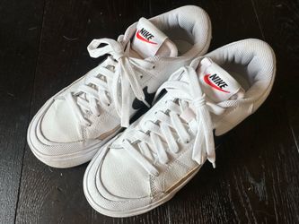 nike legacy court lifted women size 6