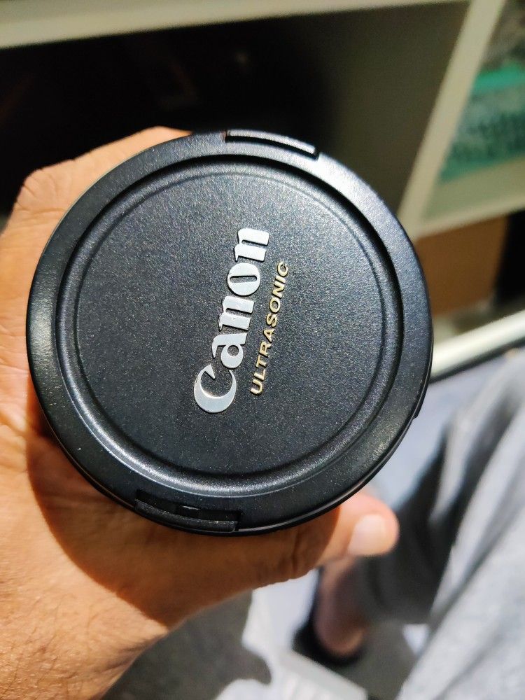 Canon EF 28-135mm f/3.5-5.6 IS USM