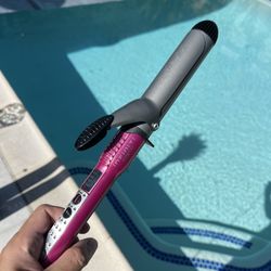 Conair Infiniti Pro series curling iron. 
