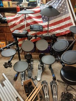 2 ELECTRONIC DRUM KITS YAMAHA DTXSPLORER & SIMMONS SD5K - $300 (Lakewood)
‹