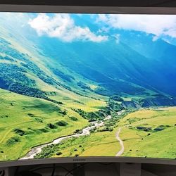Samsung 32" White Curved Monitor 