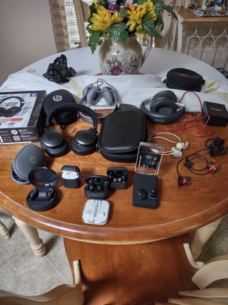 BOSE,JBL,BEATS,WICKED WIRELESS BUDS,AIRPODS