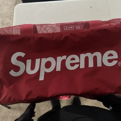 SUPREME DUFFLE