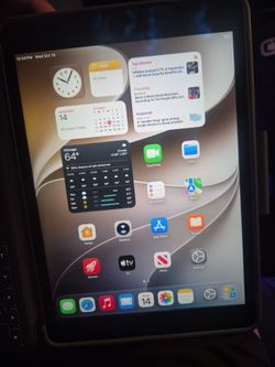 9th Generation iPad 256GB with Keyboard