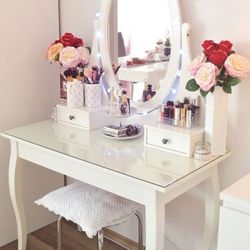 Vanity table