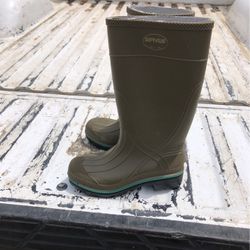 Size 5 Field Boots. Unused. New 