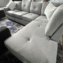Beautiful Grey Sectional w/ Chaise & Cup Holders – $795 ⭐️ $0 Down Financing + Same-Day Delivery