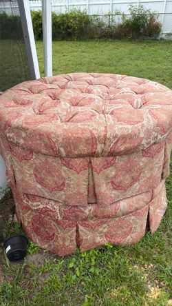 2 Round  Seats