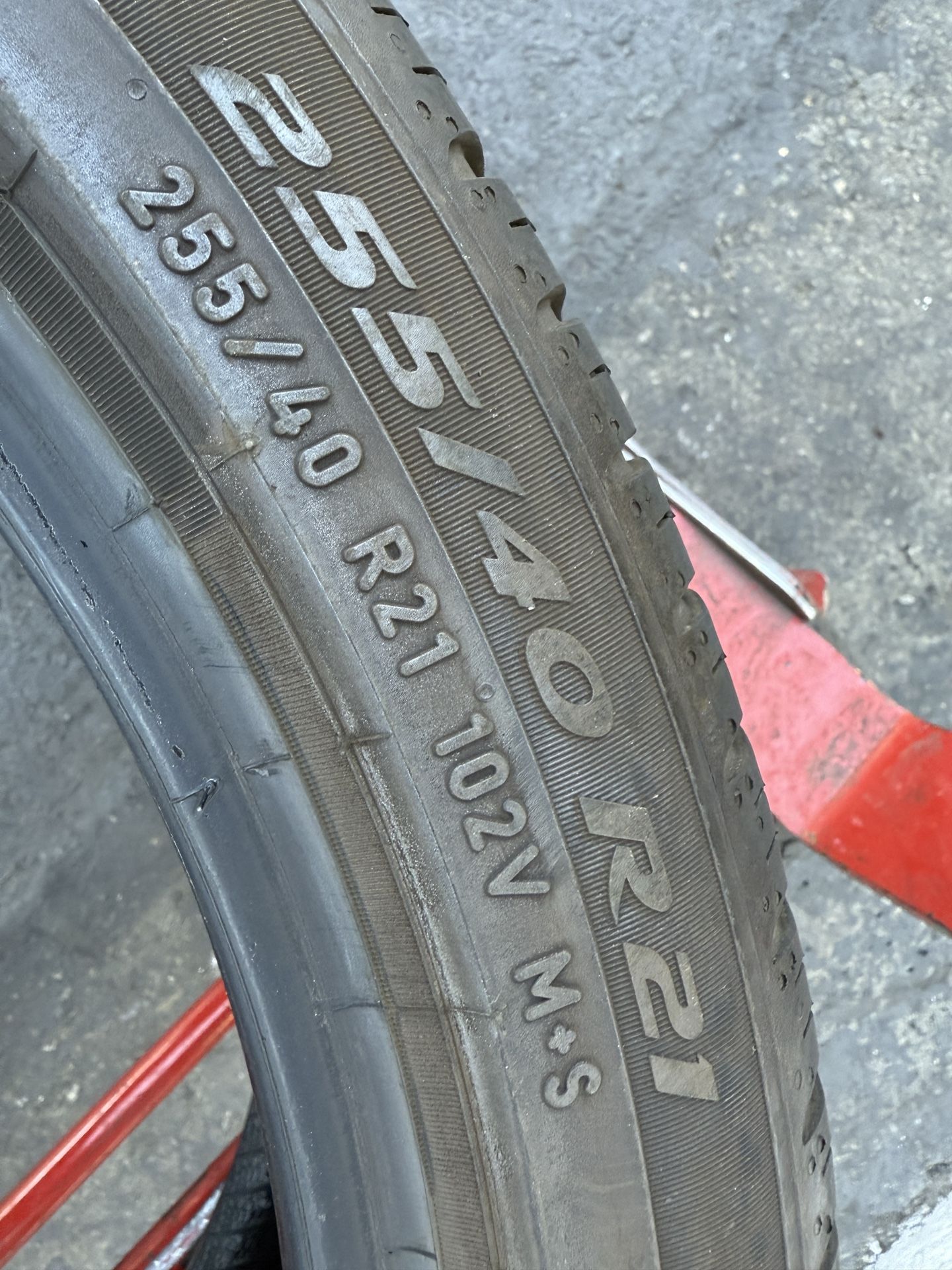 255/40/21 Pirelli Pzero (To) 1 Only $100.00