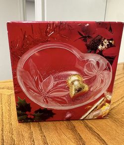 Heart Bon Bon Dish. “Holiday Flowers.” Home Beautiful