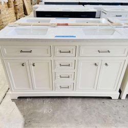 Beautiful Bathroom Vanity in white 60”, double sink soft close solid wood. $799 