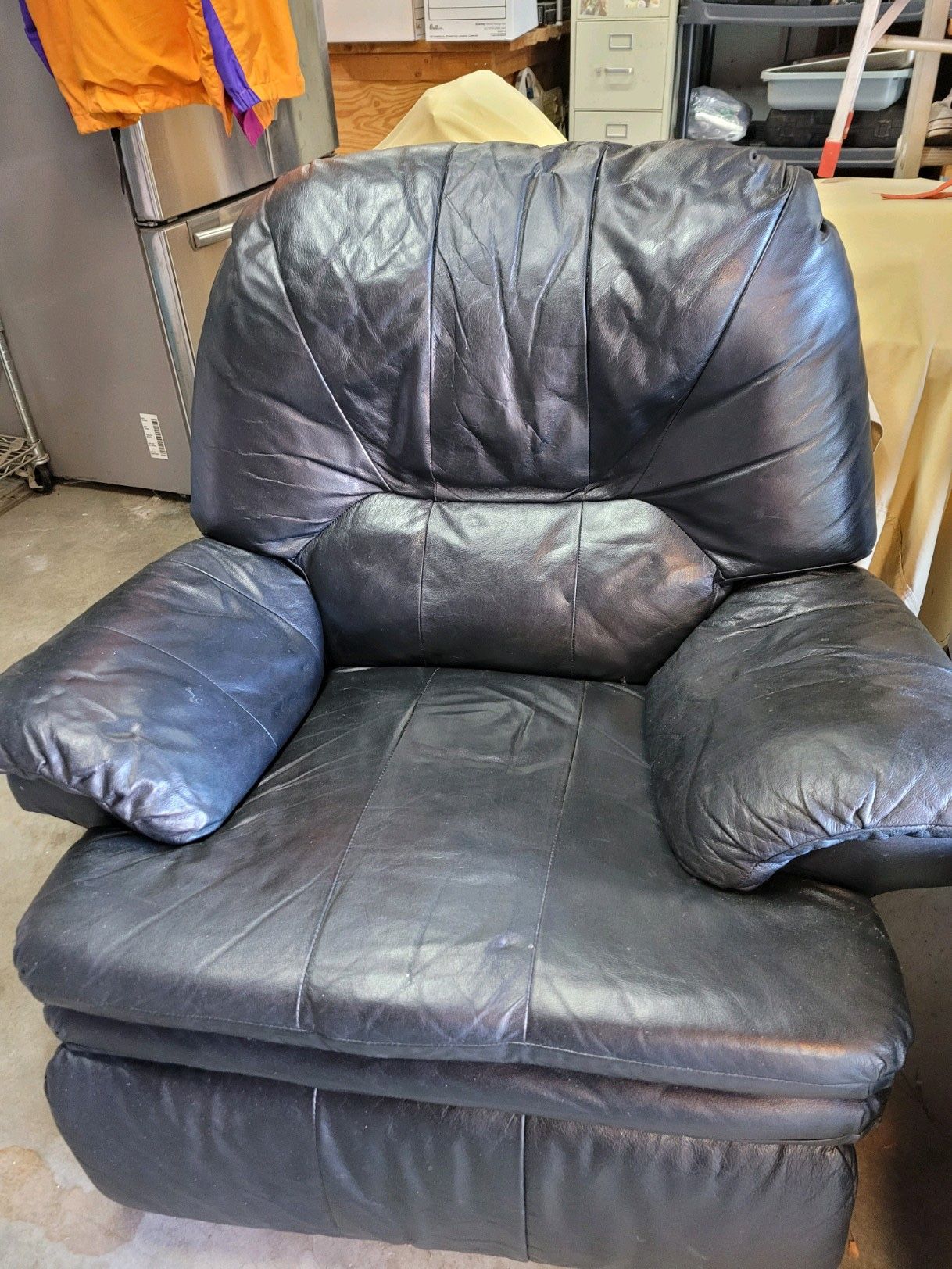 2 Leather Recliners