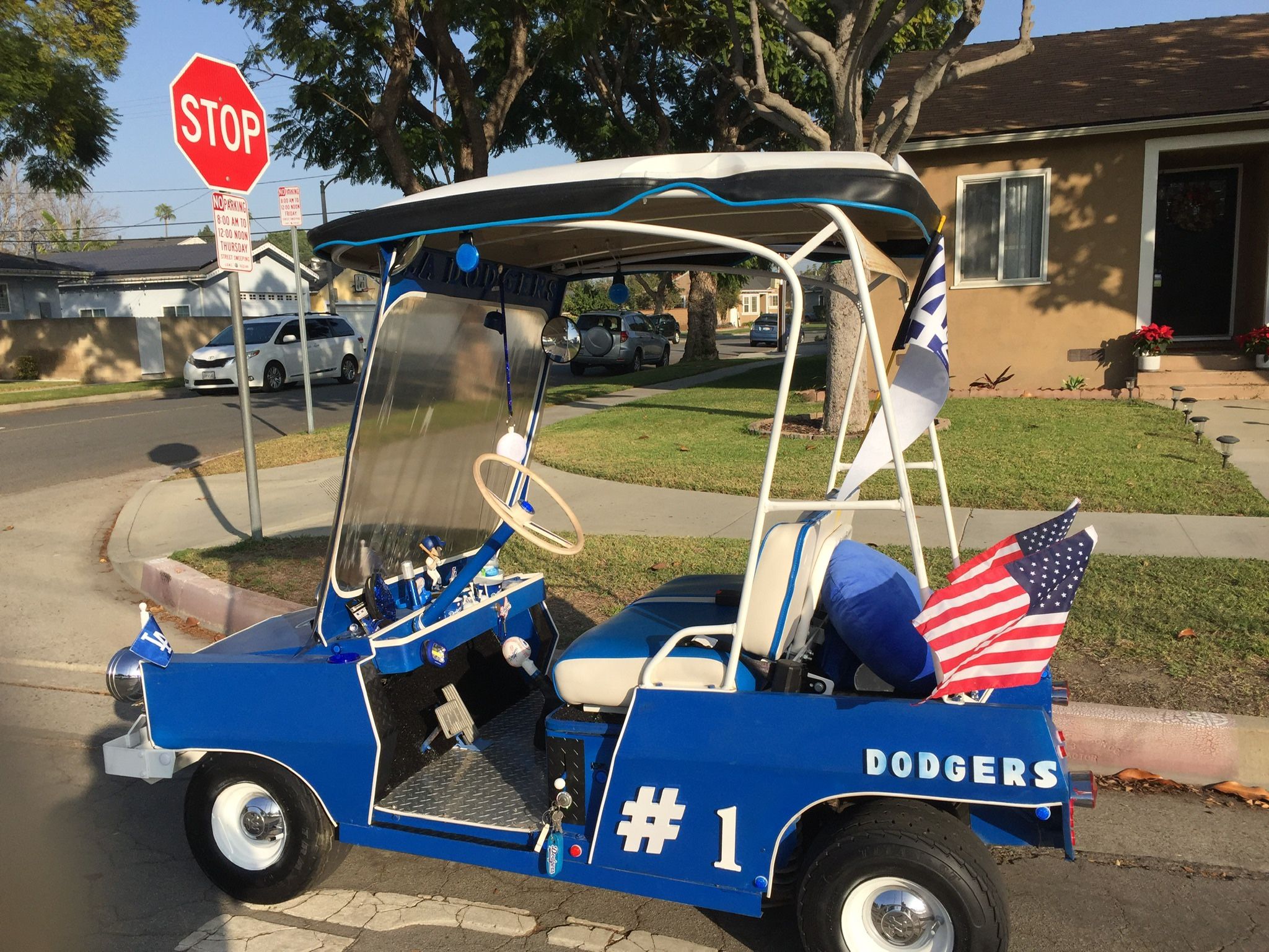 Golf Cart Los Angeles Dodgers! Needs Batteries Only. for Sale in Lakewood, CA OfferUp