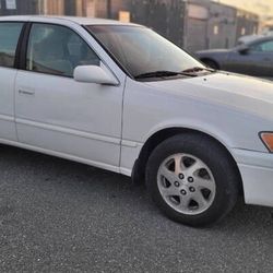 1999 Toyota Camry LE V6 Sedan 