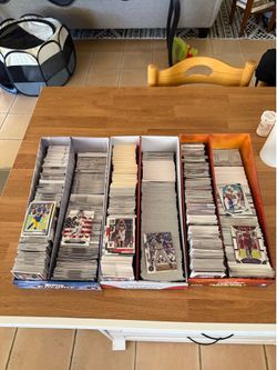Sports cards lot of a 1000 plus mint condition. Commons.