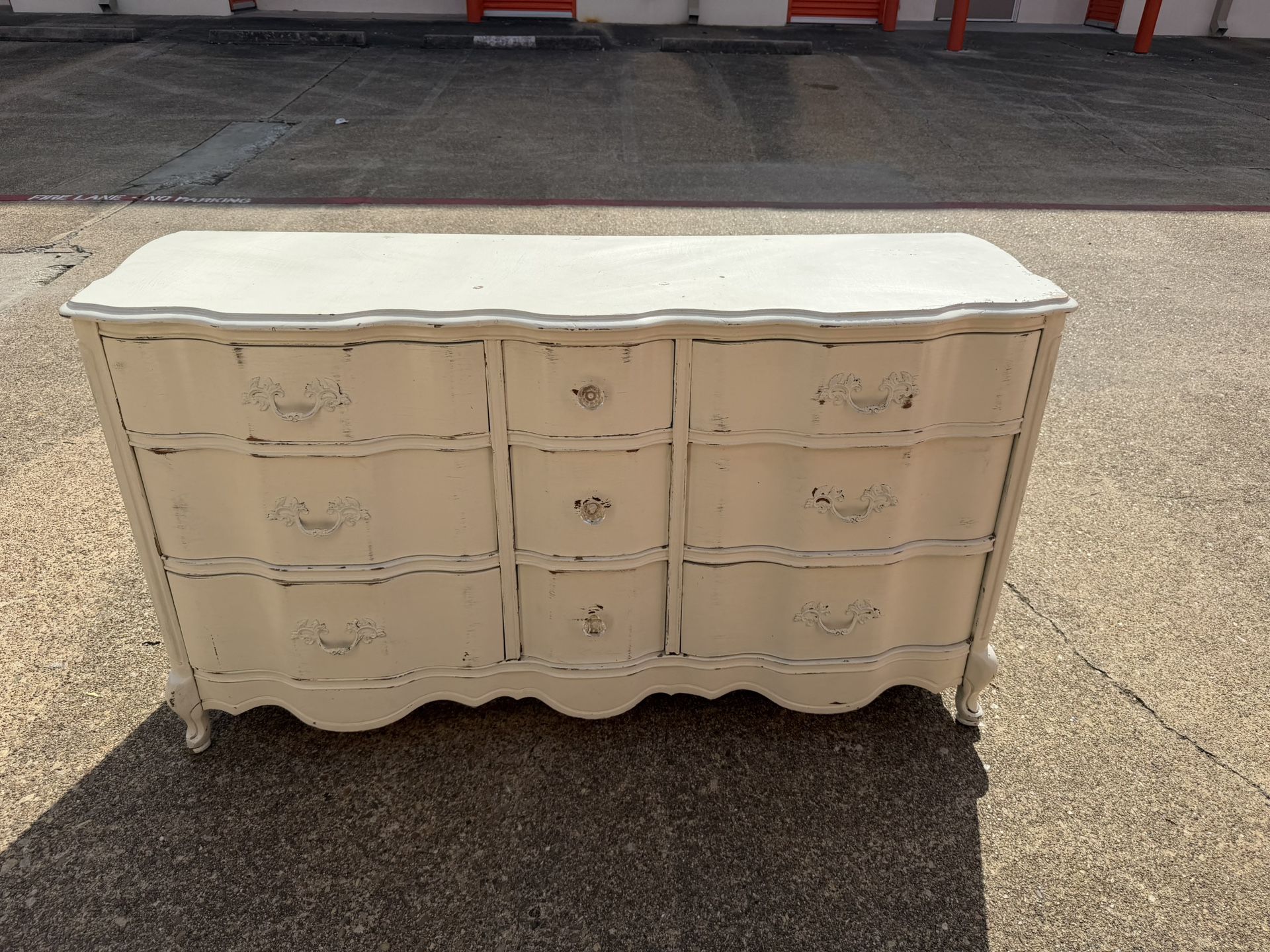 BASSET DRESSER 9 Drawers