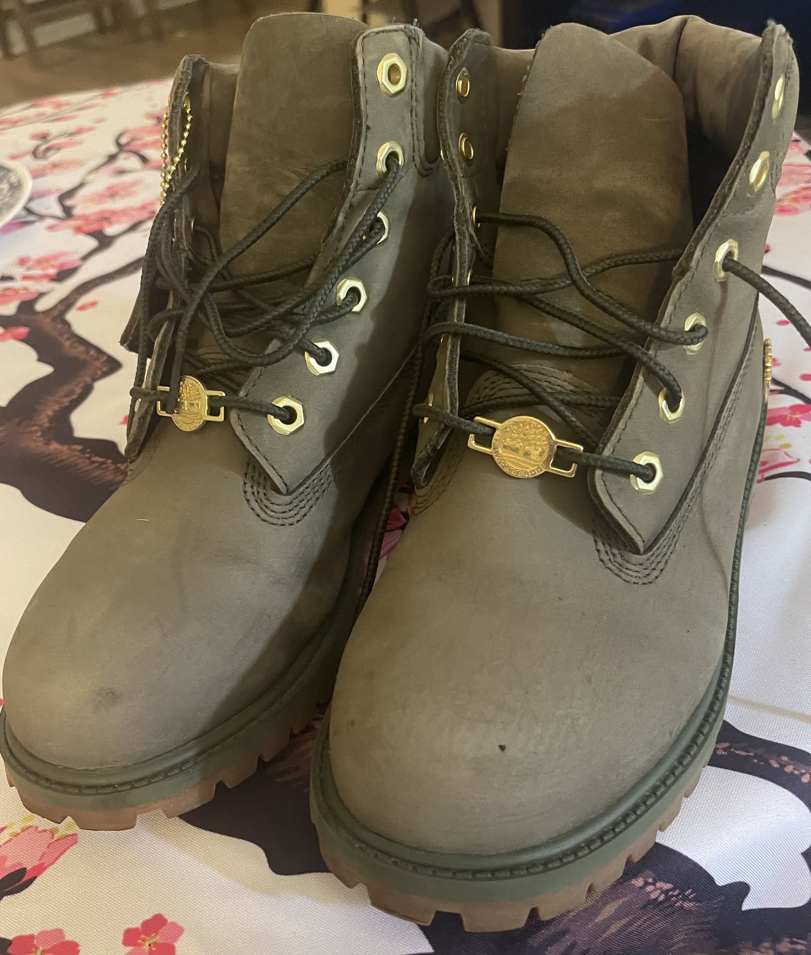 New Timberland Shoes For Boys Size 4.5 Y