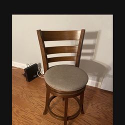 2 Bar Stools that swivel