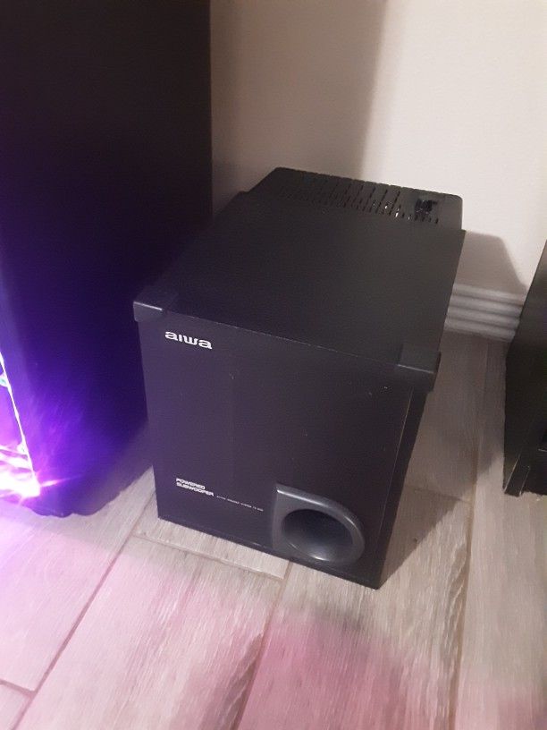 (1) Aiwa Powered SUBWOFFER