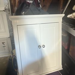 Potery Barn Medicine Cabinets, Goo conditiond