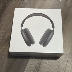 AirPod Pro Maxes come with case and charger