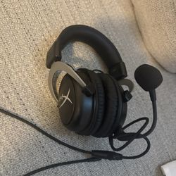 Wired headphones 