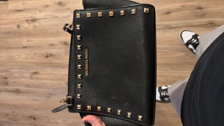 Michael Kors Selma Studded Leather Crossbody Bag - Black/Gold