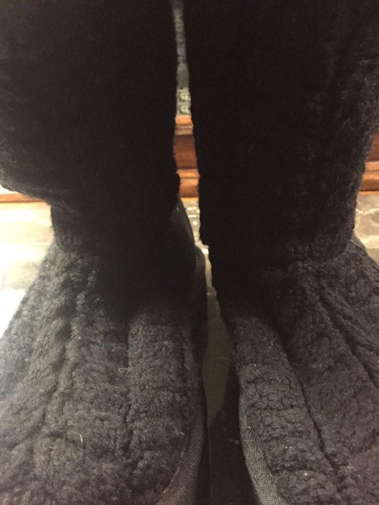 UGG Black Cable Yarn Boots Size 7